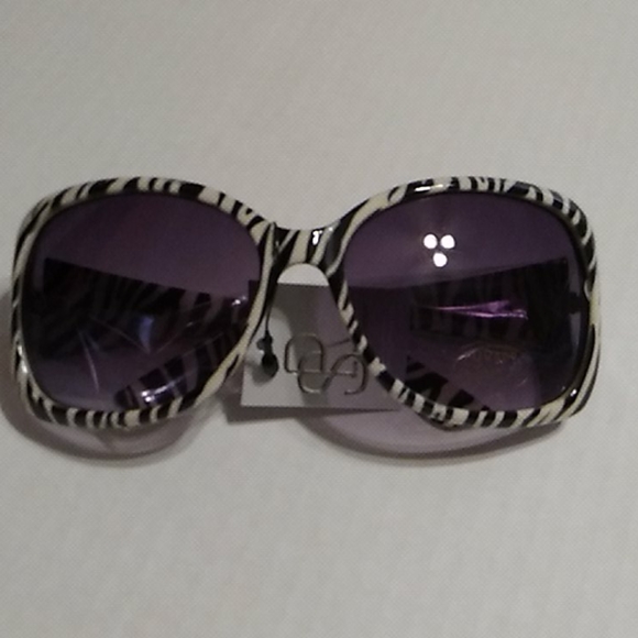 Nwt Black & White Sunglasses & Case - Picture 2 of 10